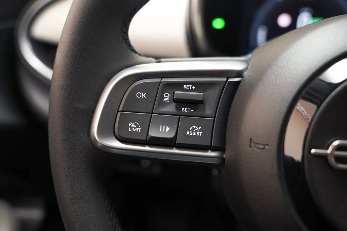 Fiat 600e Fiat 600e La Prima 54 kWh 3-Fase [ Massage Stoel Navi Camera Apple / Android Leder Stoelverwarming ]