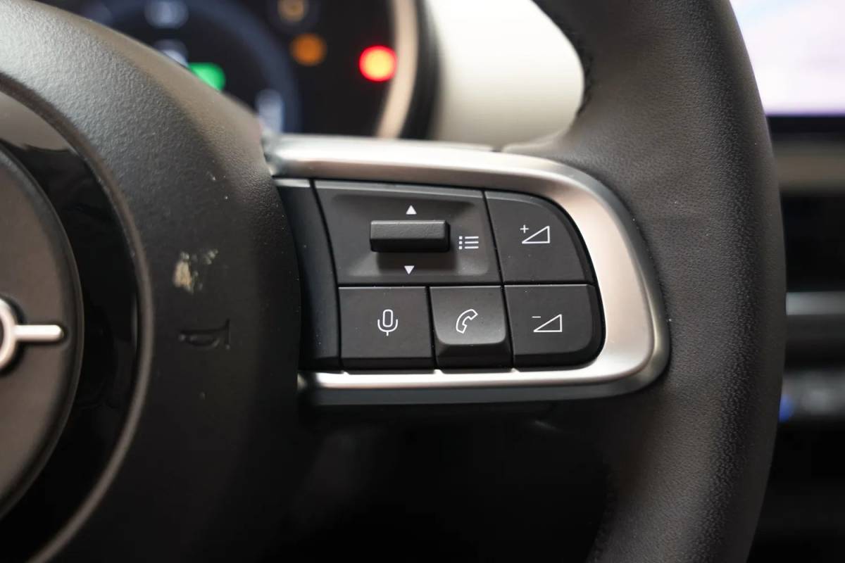 Fiat 600e Fiat 600e La Prima 54 kWh 3-Fase [ Massage Stoel Navi Camera Apple / Android Leder Stoelverwarming ]