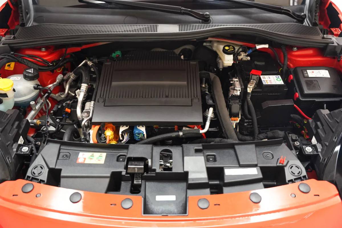 Fiat 600e Fiat 600e La Prima 54 kWh 3-Fase [ Massage Stoel Navi Camera Apple / Android Leder Stoelverwarming ]