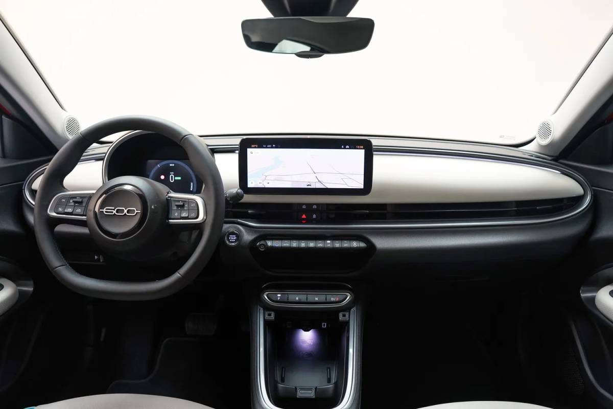 Fiat 600e Fiat 600e La Prima 54 kWh 3-Fase [ Massage Stoel Navi Camera Apple / Android Leder Stoelverwarming ]