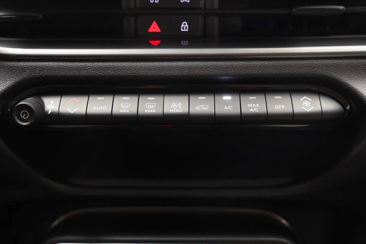 Fiat 600e Fiat 600e La Prima 54 kWh 3-Fase [ Massage Stoel Navi Camera Apple / Android Leder Stoelverwarming ]