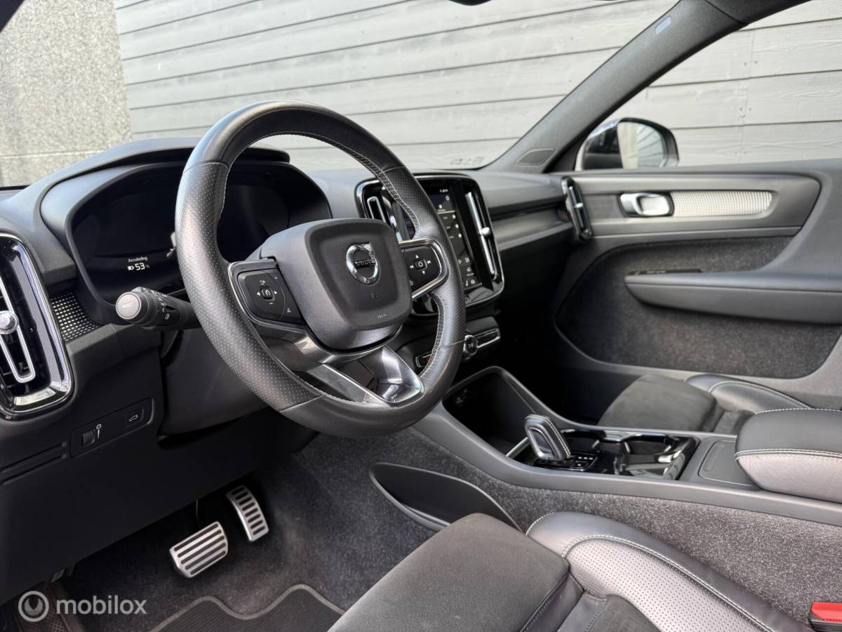 Volvo XC40 Volvo XC40 Recharge P8 AWD R-Design Camera/Winterpack/Carplay