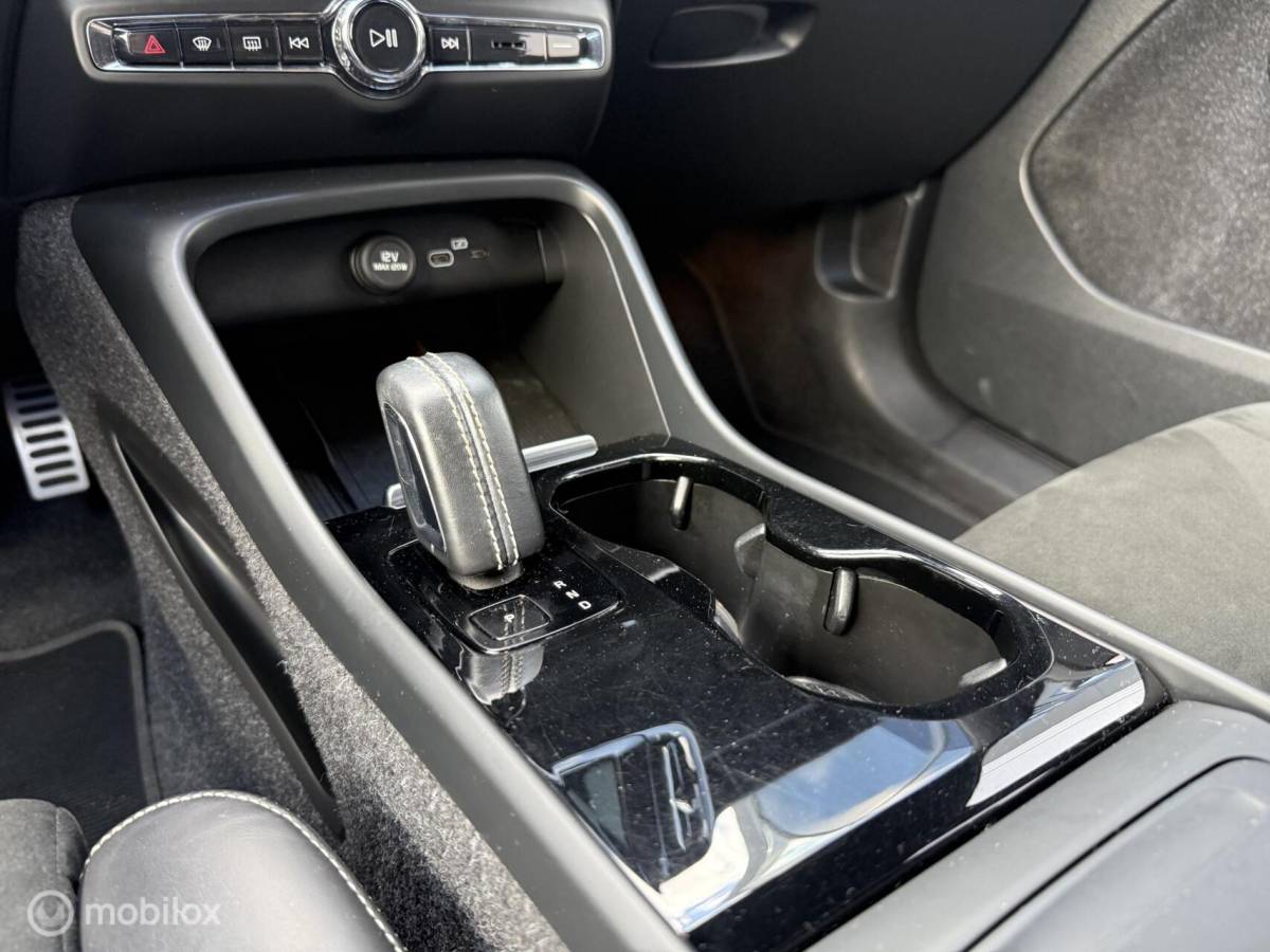 Volvo XC40 Volvo XC40 Recharge P8 AWD R-Design Camera/Winterpack/Carplay