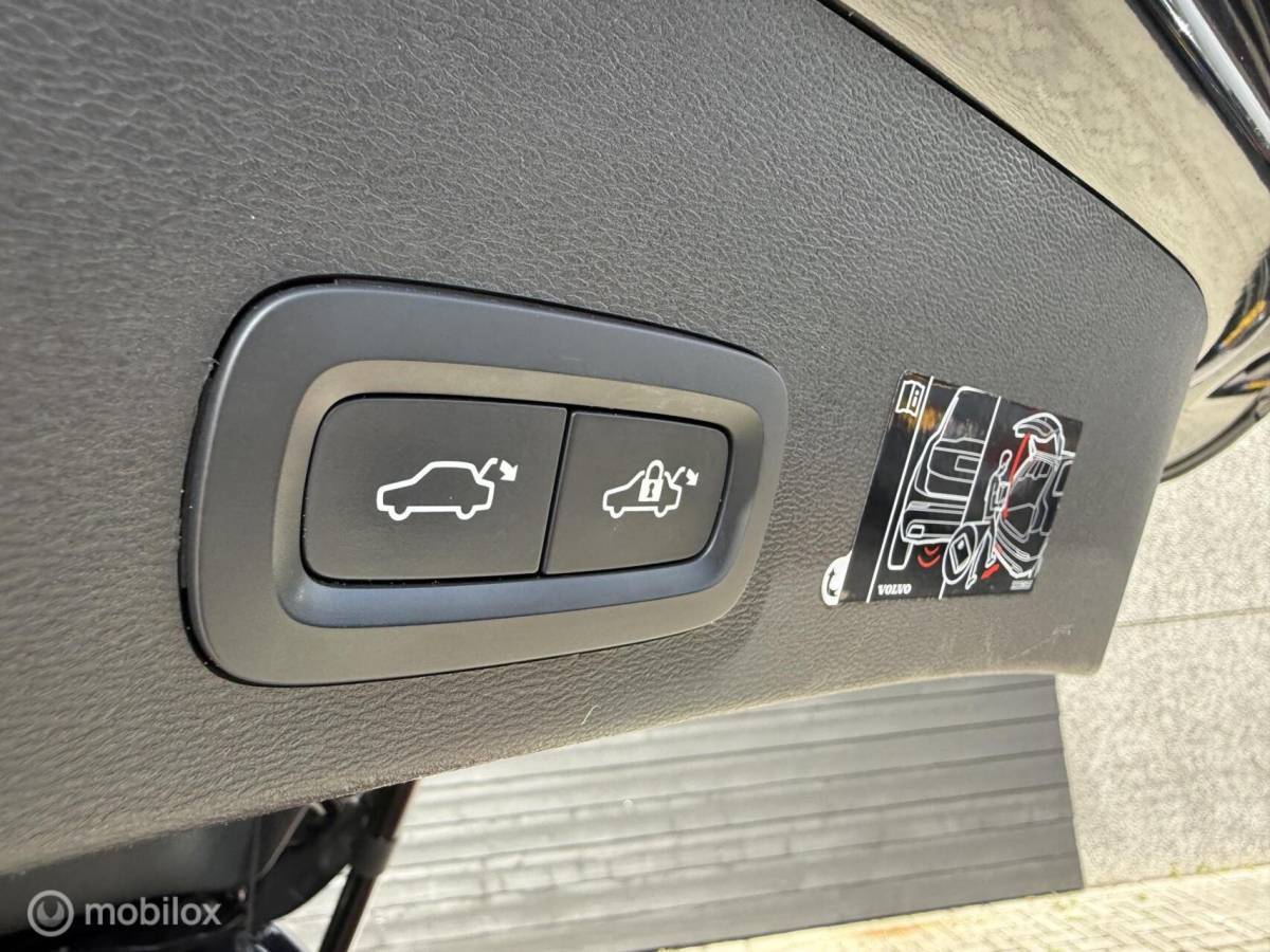 Volvo XC40 Volvo XC40 Recharge P8 AWD R-Design Camera/Winterpack/Carplay