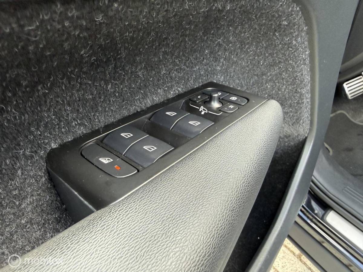 Volvo XC40 Volvo XC40 Recharge P8 AWD R-Design Camera/Winterpack/Carplay