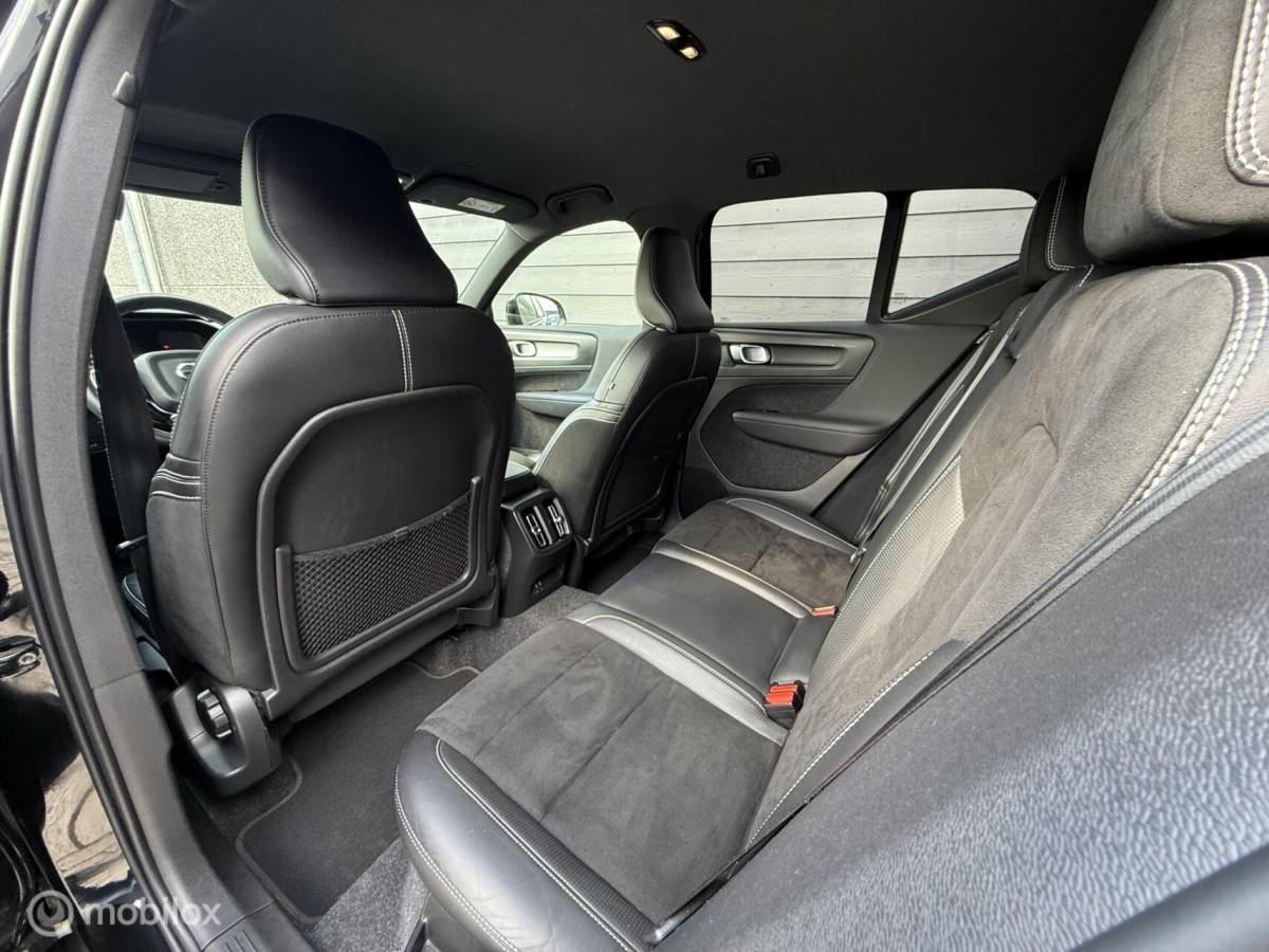 Volvo XC40 Volvo XC40 Recharge P8 AWD R-Design Camera/Winterpack/Carplay