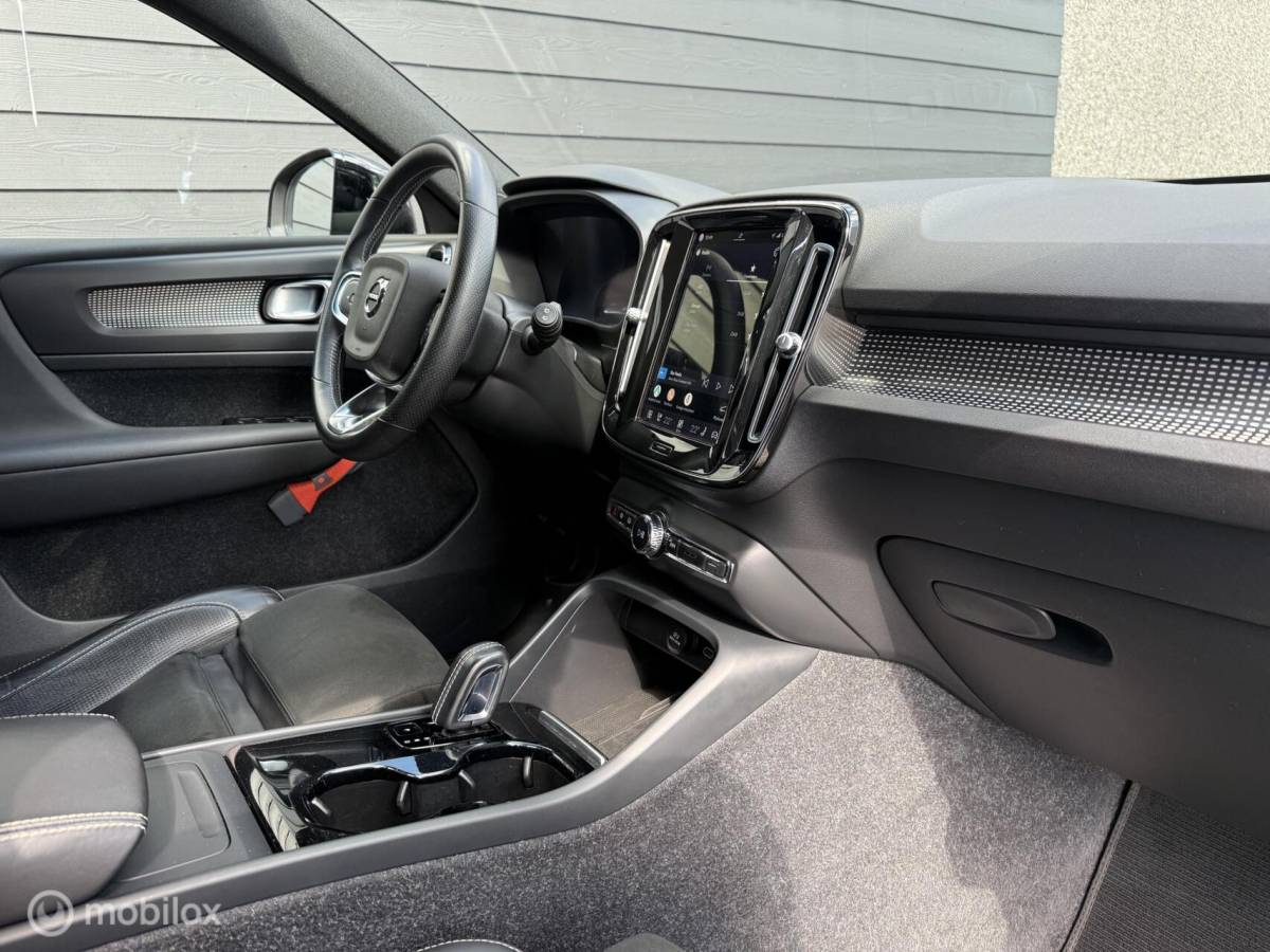 Volvo XC40 Volvo XC40 Recharge P8 AWD R-Design Camera/Winterpack/Carplay