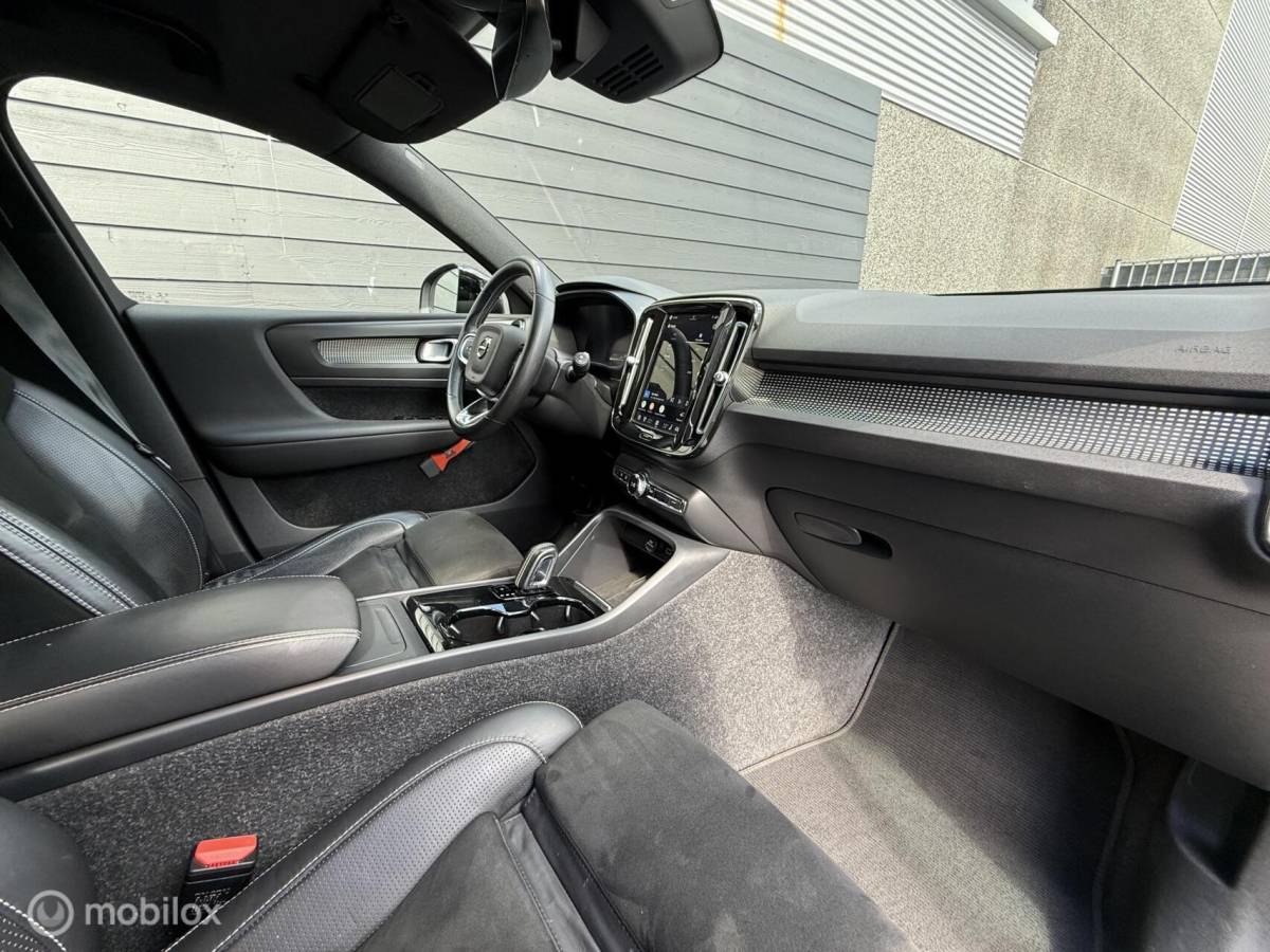 Volvo XC40 Volvo XC40 Recharge P8 AWD R-Design Camera/Winterpack/Carplay