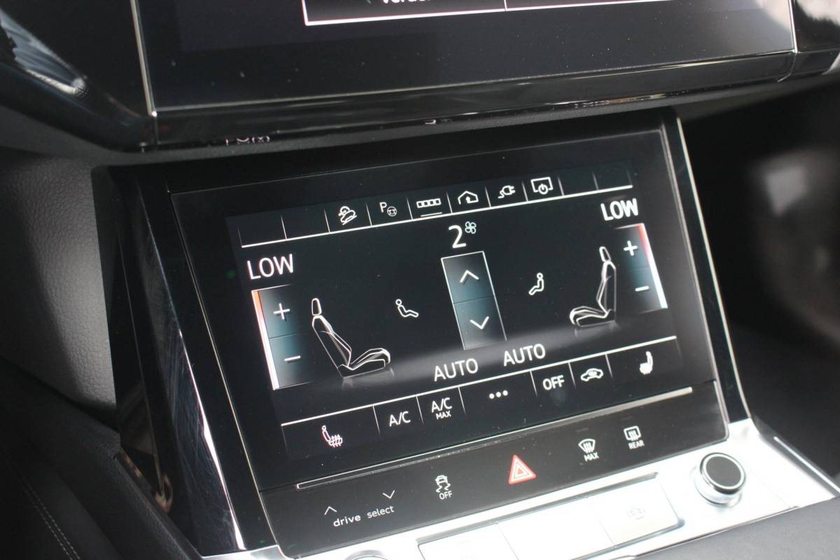 Audi e-tron Audi E-tron 50 quattro S edition S-Line | Trekhaak | Siambeige