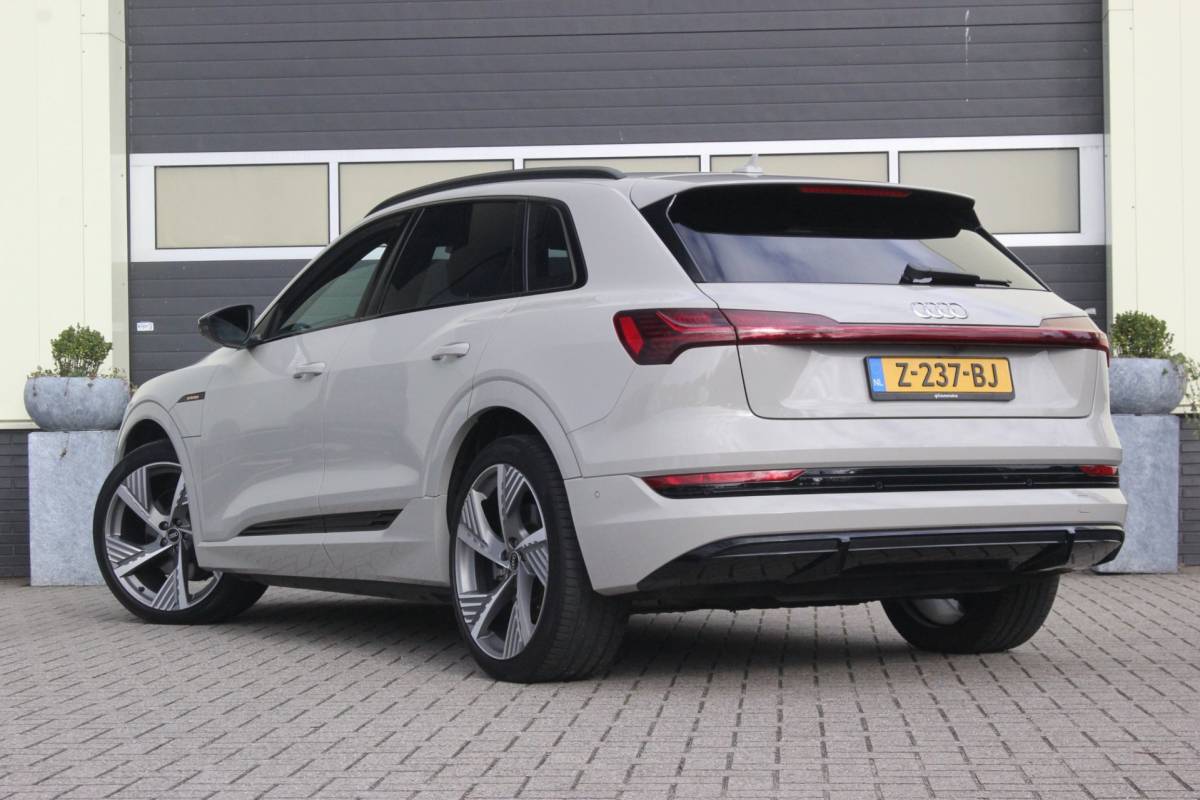 Audi e-tron Audi E-tron 50 quattro S edition S-Line | Trekhaak | Siambeige
