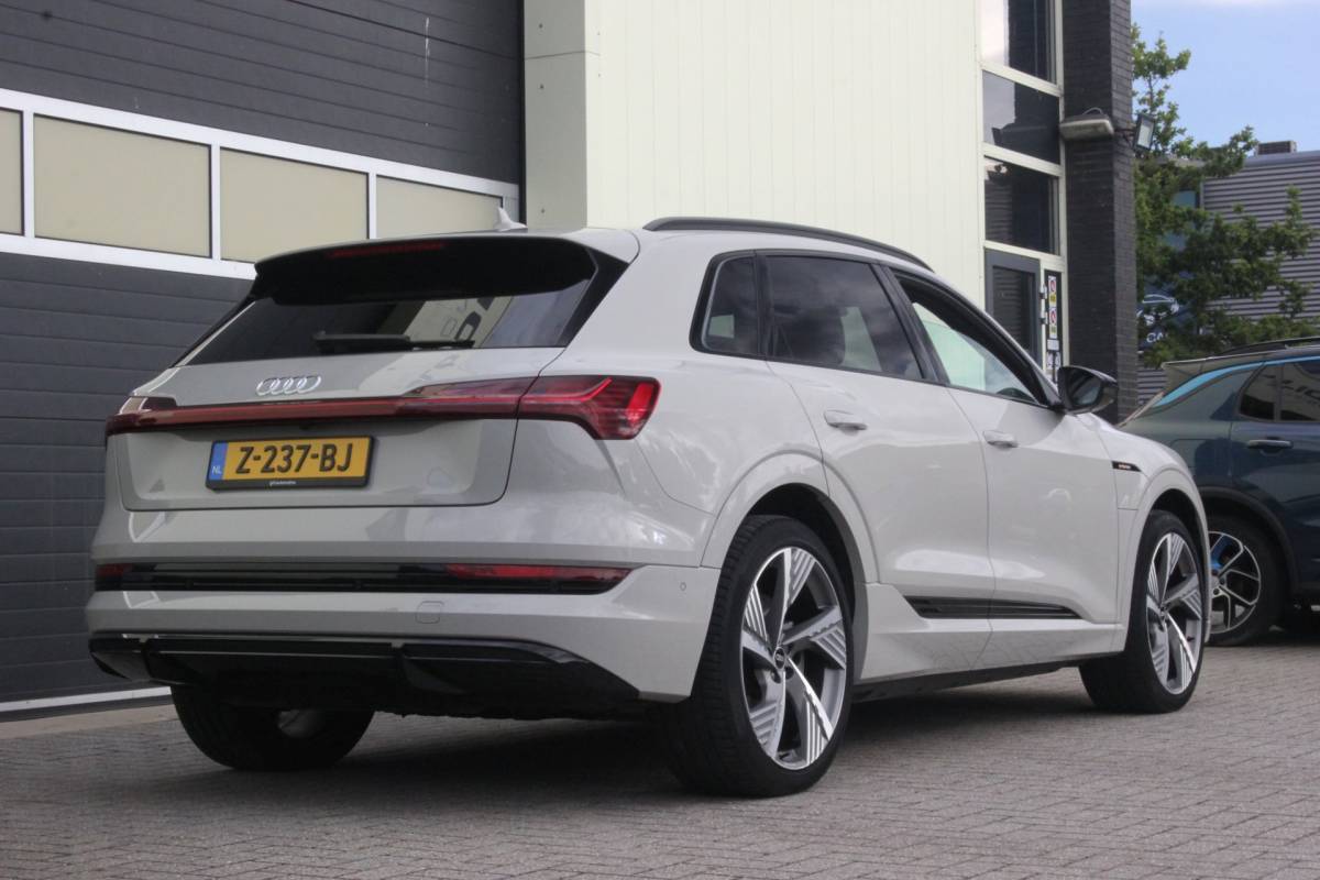 Audi e-tron Audi E-tron 50 quattro S edition S-Line | Trekhaak | Siambeige
