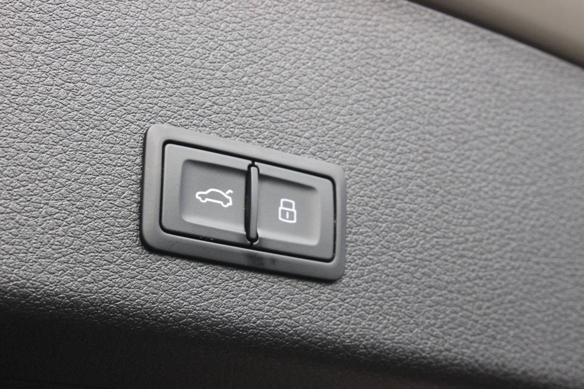 Audi e-tron Audi E-tron 50 quattro S edition S-Line | Trekhaak | Siambeige