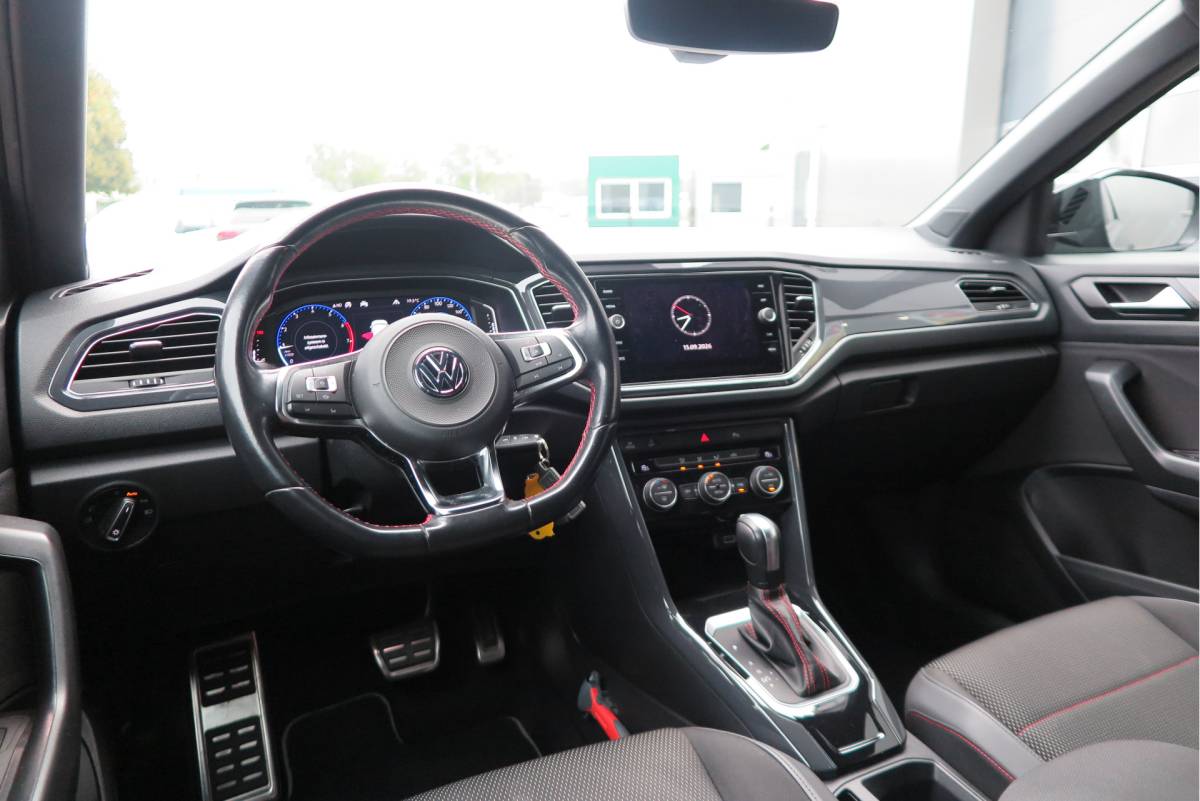 Volkswagen T-Roc Volkswagen T-Roc 1.5 TSI  150pk DSG Sport Business R-Line ,Led,Trekhaak ,Navi, Achteruitrijcamera, Virtual cockpit, DAB+ , PDC, LMV19″ ,Electr. achterklep, Carplay etc.