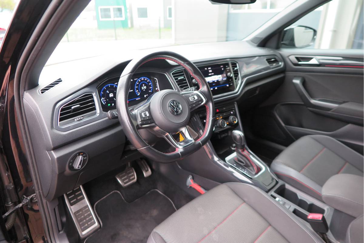 Volkswagen T-Roc Volkswagen T-Roc 1.5 TSI  150pk DSG Sport Business R-Line ,Led,Trekhaak ,Navi, Achteruitrijcamera, Virtual cockpit, DAB+ , PDC, LMV19″ ,Electr. achterklep, Carplay etc.