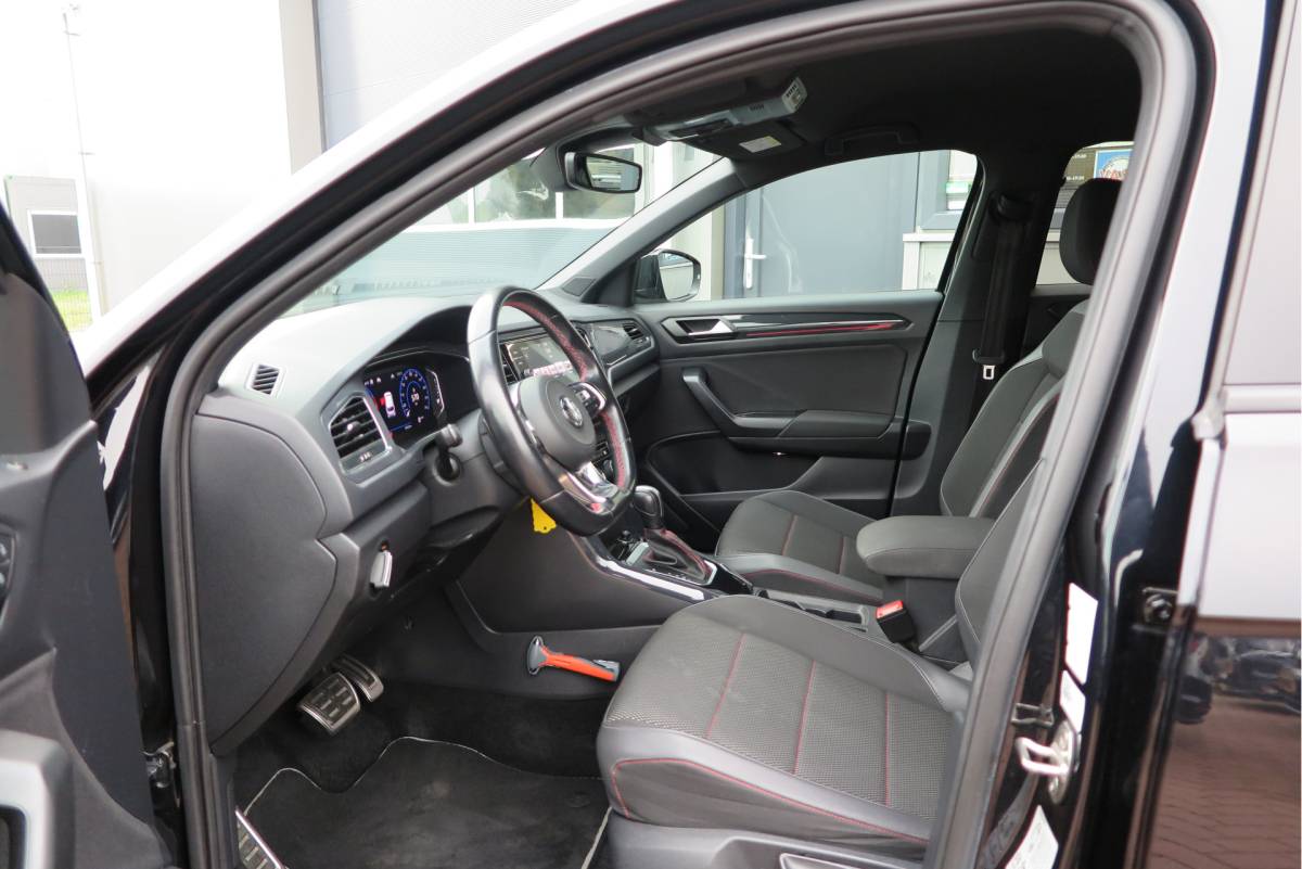 Volkswagen T-Roc Volkswagen T-Roc 1.5 TSI  150pk DSG Sport Business R-Line ,Led,Trekhaak ,Navi, Achteruitrijcamera, Virtual cockpit, DAB+ , PDC, LMV19″ ,Electr. achterklep, Carplay etc.