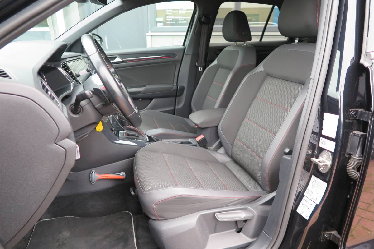 Volkswagen T-Roc Volkswagen T-Roc 1.5 TSI  150pk DSG Sport Business R-Line ,Led,Trekhaak ,Navi, Achteruitrijcamera, Virtual cockpit, DAB+ , PDC, LMV19″ ,Electr. achterklep, Carplay etc.