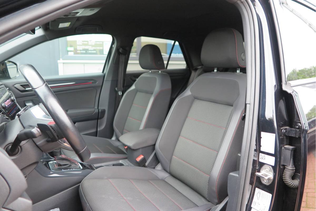 Volkswagen T-Roc Volkswagen T-Roc 1.5 TSI  150pk DSG Sport Business R-Line ,Led,Trekhaak ,Navi, Achteruitrijcamera, Virtual cockpit, DAB+ , PDC, LMV19″ ,Electr. achterklep, Carplay etc.