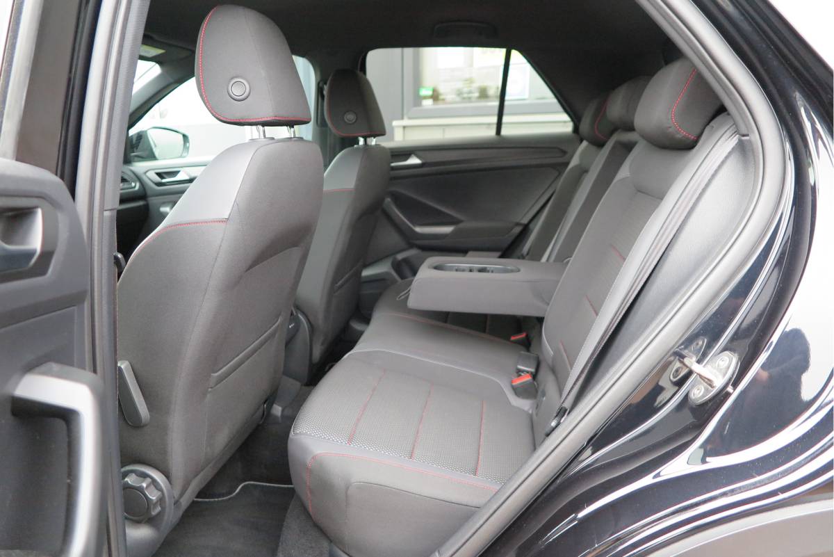 Volkswagen T-Roc Volkswagen T-Roc 1.5 TSI  150pk DSG Sport Business R-Line ,Led,Trekhaak ,Navi, Achteruitrijcamera, Virtual cockpit, DAB+ , PDC, LMV19″ ,Electr. achterklep, Carplay etc.
