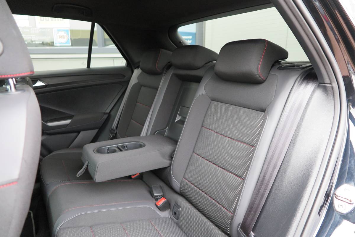 Volkswagen T-Roc Volkswagen T-Roc 1.5 TSI  150pk DSG Sport Business R-Line ,Led,Trekhaak ,Navi, Achteruitrijcamera, Virtual cockpit, DAB+ , PDC, LMV19″ ,Electr. achterklep, Carplay etc.