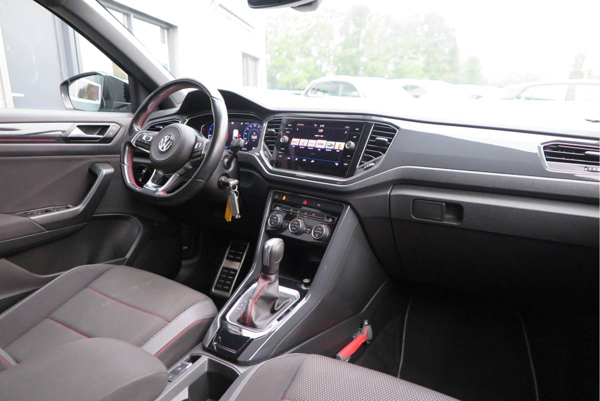 Volkswagen T-Roc Volkswagen T-Roc 1.5 TSI  150pk DSG Sport Business R-Line ,Led,Trekhaak ,Navi, Achteruitrijcamera, Virtual cockpit, DAB+ , PDC, LMV19″ ,Electr. achterklep, Carplay etc.