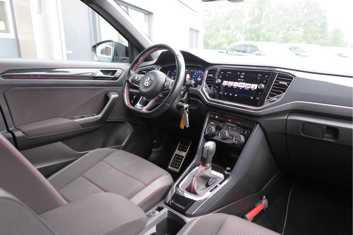 Volkswagen T-Roc Volkswagen T-Roc 1.5 TSI  150pk DSG Sport Business R-Line ,Led,Trekhaak ,Navi, Achteruitrijcamera, Virtual cockpit, DAB+ , PDC, LMV19″ ,Electr. achterklep, Carplay etc.