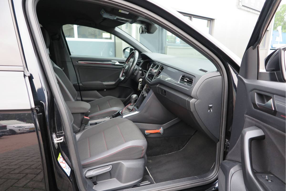 Volkswagen T-Roc Volkswagen T-Roc 1.5 TSI  150pk DSG Sport Business R-Line ,Led,Trekhaak ,Navi, Achteruitrijcamera, Virtual cockpit, DAB+ , PDC, LMV19″ ,Electr. achterklep, Carplay etc.