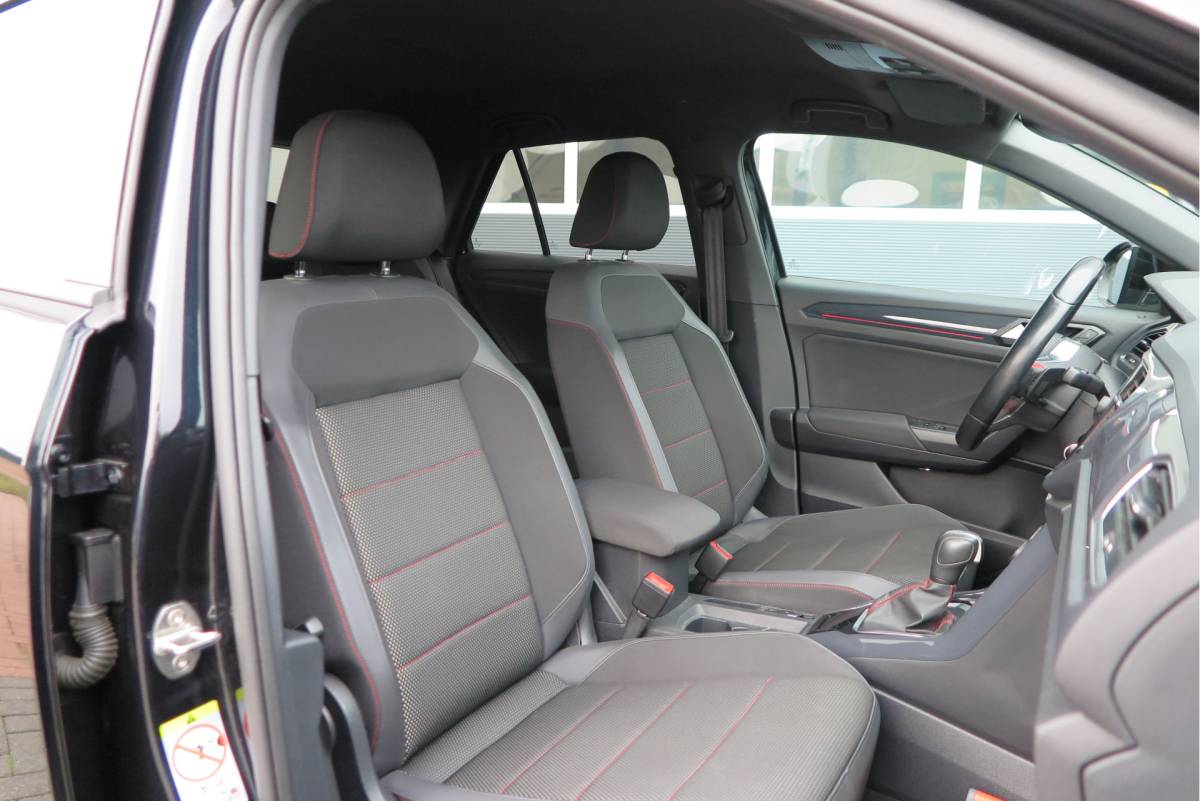 Volkswagen T-Roc Volkswagen T-Roc 1.5 TSI  150pk DSG Sport Business R-Line ,Led,Trekhaak ,Navi, Achteruitrijcamera, Virtual cockpit, DAB+ , PDC, LMV19″ ,Electr. achterklep, Carplay etc.