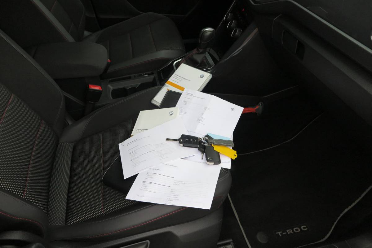 Volkswagen T-Roc Volkswagen T-Roc 1.5 TSI  150pk DSG Sport Business R-Line ,Led,Trekhaak ,Navi, Achteruitrijcamera, Virtual cockpit, DAB+ , PDC, LMV19″ ,Electr. achterklep, Carplay etc.