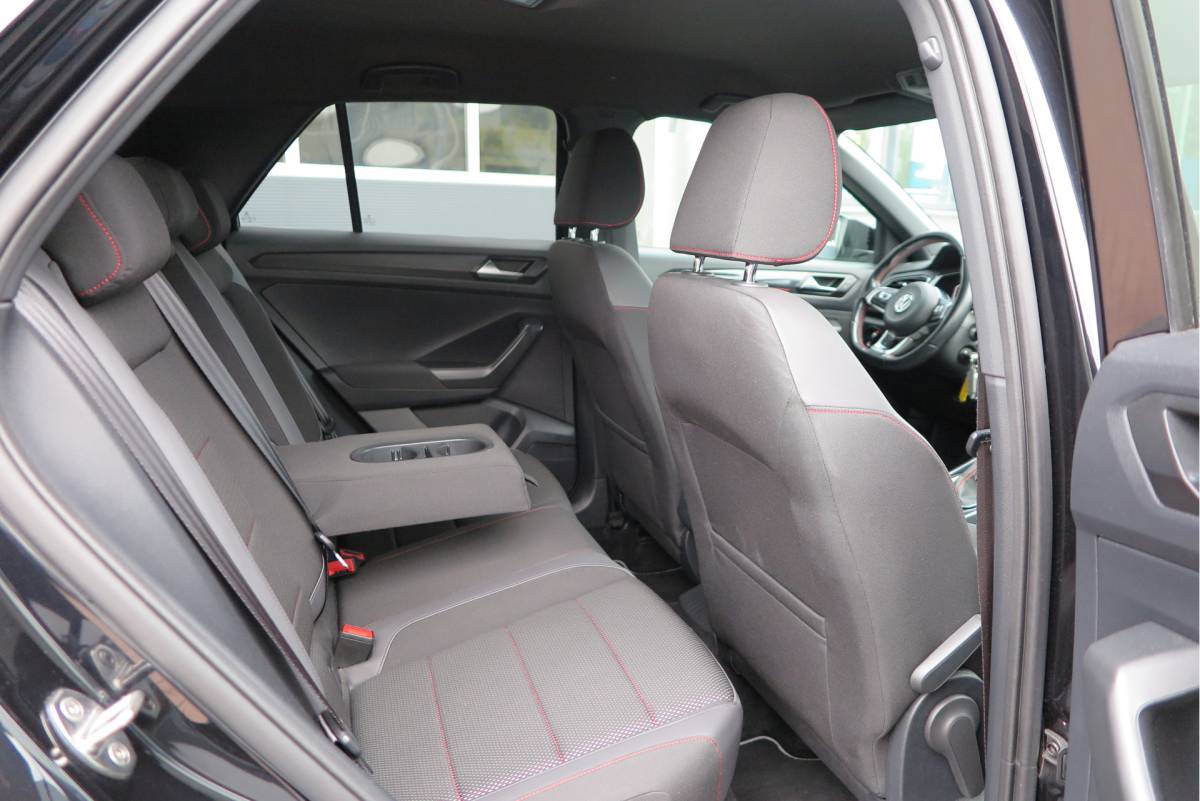 Volkswagen T-Roc Volkswagen T-Roc 1.5 TSI  150pk DSG Sport Business R-Line ,Led,Trekhaak ,Navi, Achteruitrijcamera, Virtual cockpit, DAB+ , PDC, LMV19″ ,Electr. achterklep, Carplay etc.