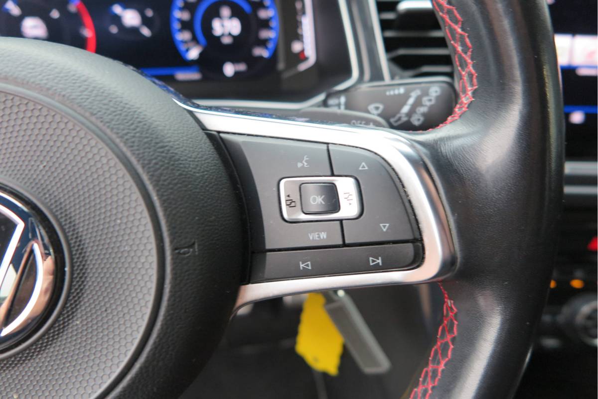 Volkswagen T-Roc Volkswagen T-Roc 1.5 TSI  150pk DSG Sport Business R-Line ,Led,Trekhaak ,Navi, Achteruitrijcamera, Virtual cockpit, DAB+ , PDC, LMV19″ ,Electr. achterklep, Carplay etc.