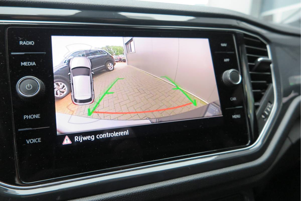 Volkswagen T-Roc Volkswagen T-Roc 1.5 TSI  150pk DSG Sport Business R-Line ,Led,Trekhaak ,Navi, Achteruitrijcamera, Virtual cockpit, DAB+ , PDC, LMV19″ ,Electr. achterklep, Carplay etc.