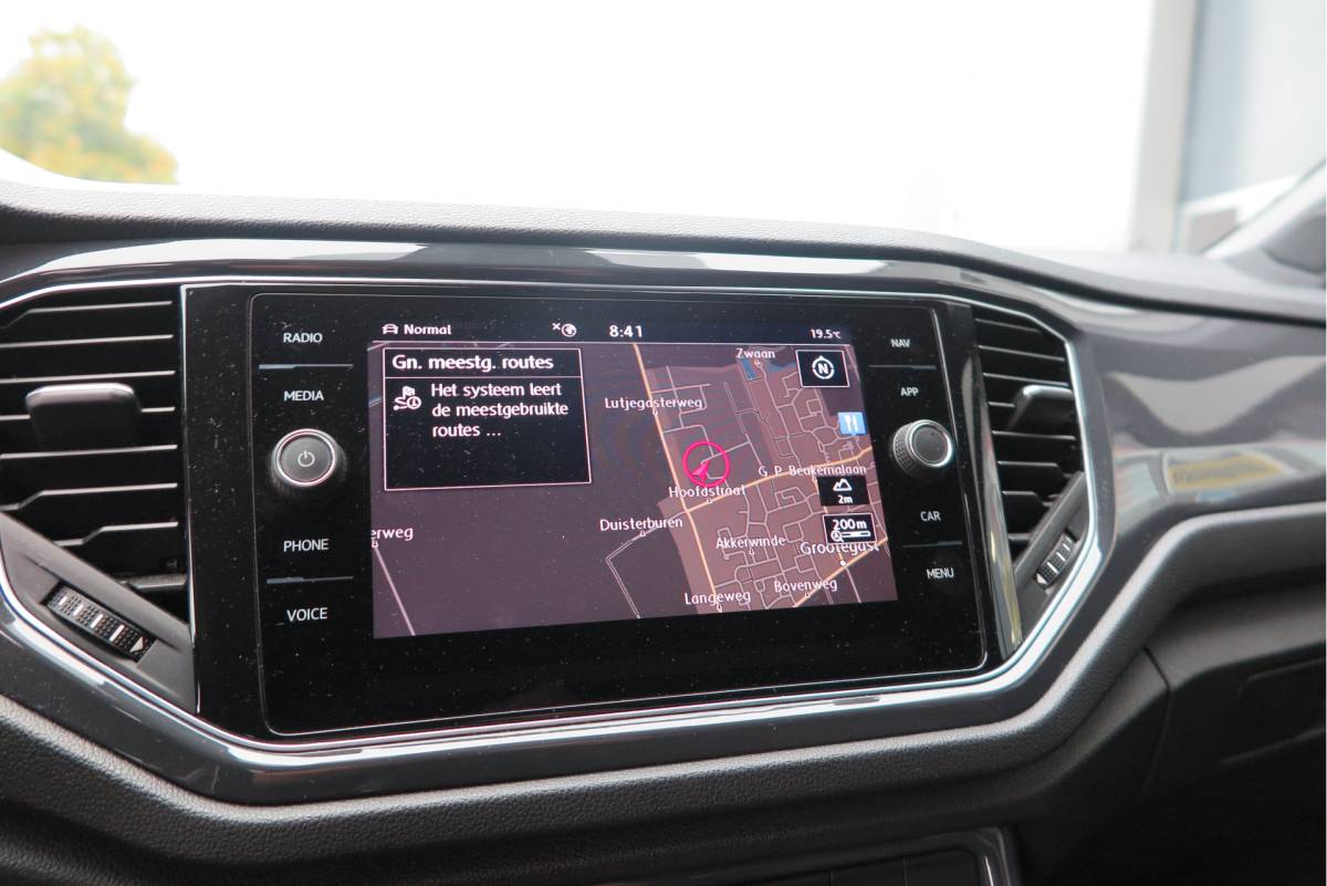 Volkswagen T-Roc Volkswagen T-Roc 1.5 TSI  150pk DSG Sport Business R-Line ,Led,Trekhaak ,Navi, Achteruitrijcamera, Virtual cockpit, DAB+ , PDC, LMV19″ ,Electr. achterklep, Carplay etc.