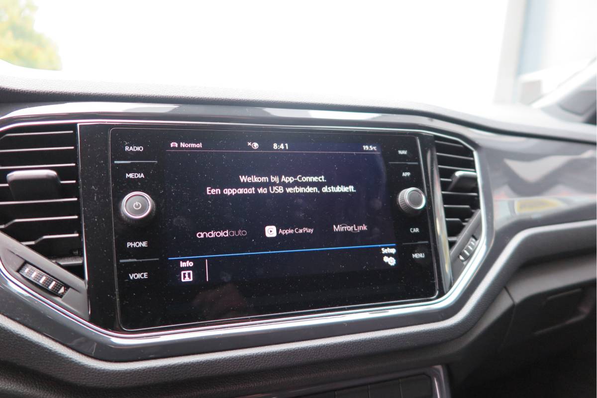 Volkswagen T-Roc Volkswagen T-Roc 1.5 TSI  150pk DSG Sport Business R-Line ,Led,Trekhaak ,Navi, Achteruitrijcamera, Virtual cockpit, DAB+ , PDC, LMV19″ ,Electr. achterklep, Carplay etc.