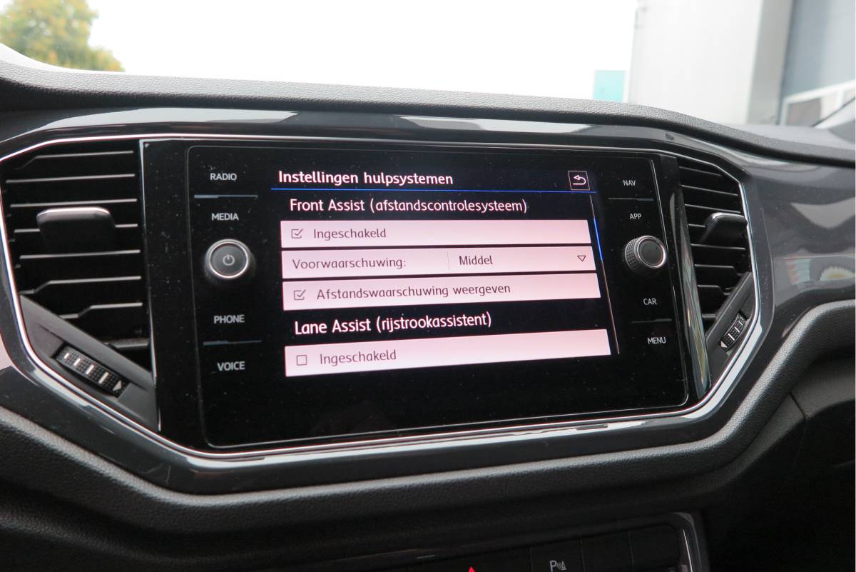 Volkswagen T-Roc Volkswagen T-Roc 1.5 TSI  150pk DSG Sport Business R-Line ,Led,Trekhaak ,Navi, Achteruitrijcamera, Virtual cockpit, DAB+ , PDC, LMV19″ ,Electr. achterklep, Carplay etc.