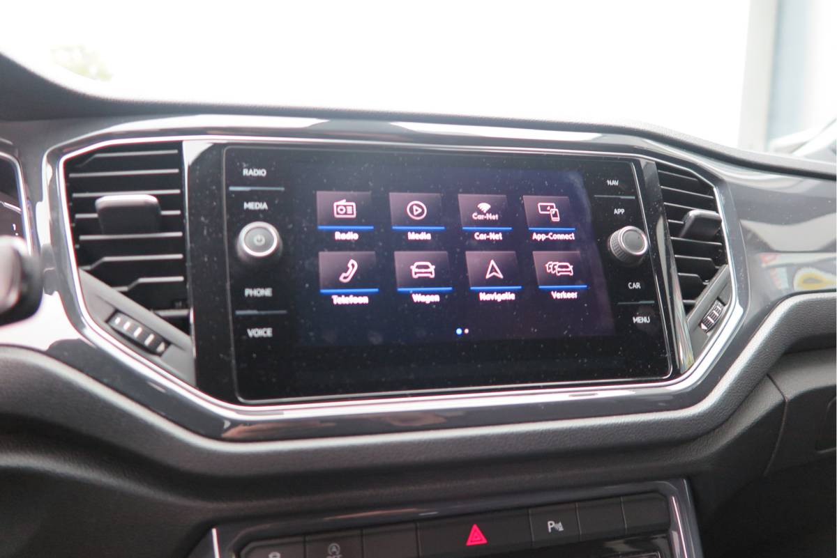 Volkswagen T-Roc Volkswagen T-Roc 1.5 TSI  150pk DSG Sport Business R-Line ,Led,Trekhaak ,Navi, Achteruitrijcamera, Virtual cockpit, DAB+ , PDC, LMV19″ ,Electr. achterklep, Carplay etc.