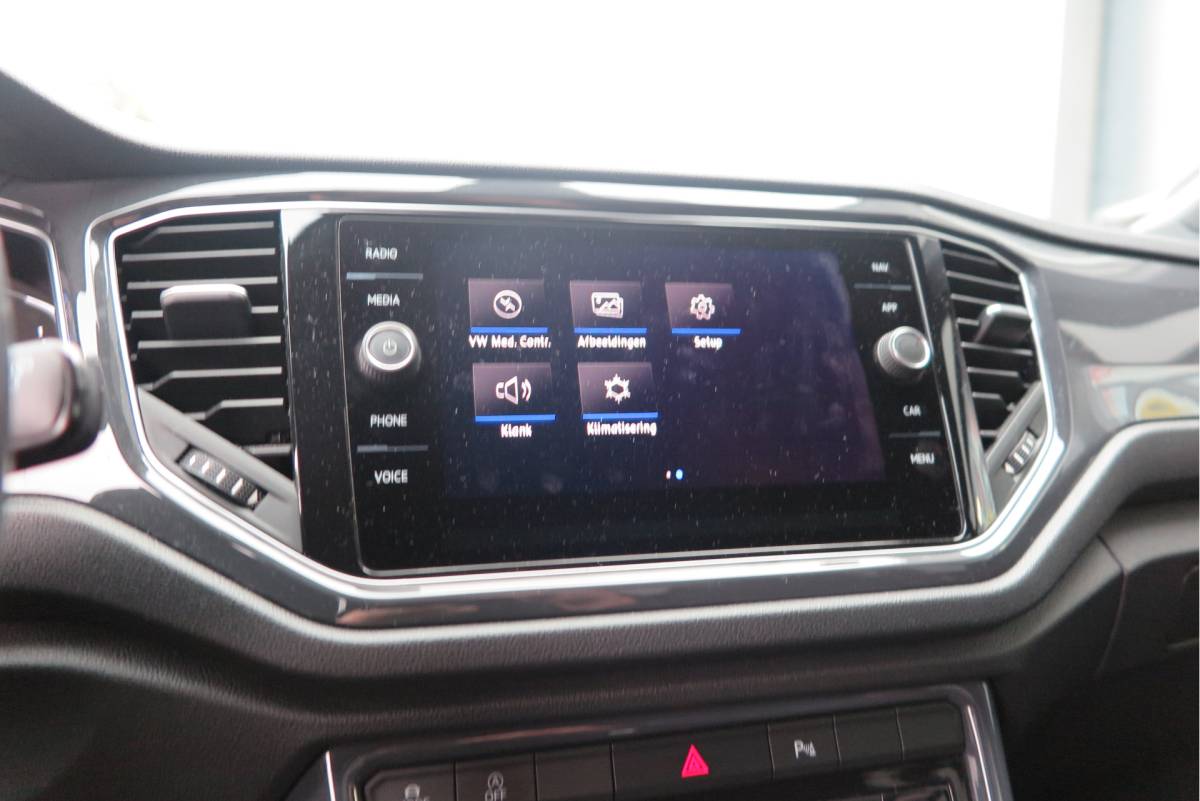 Volkswagen T-Roc Volkswagen T-Roc 1.5 TSI  150pk DSG Sport Business R-Line ,Led,Trekhaak ,Navi, Achteruitrijcamera, Virtual cockpit, DAB+ , PDC, LMV19″ ,Electr. achterklep, Carplay etc.