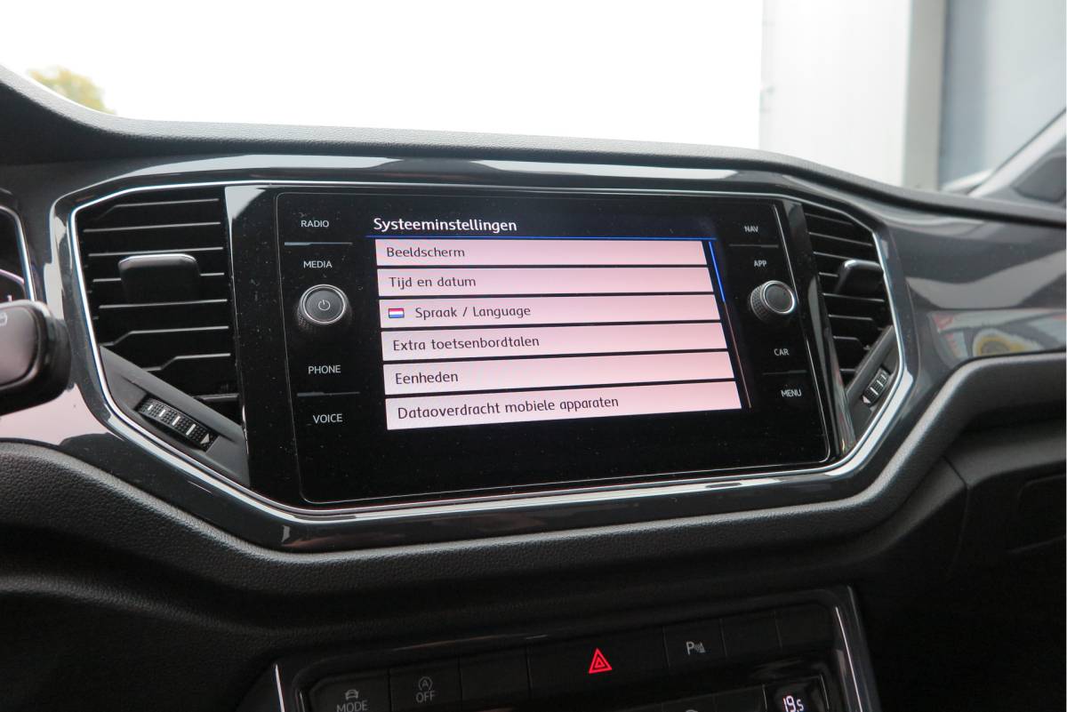 Volkswagen T-Roc Volkswagen T-Roc 1.5 TSI  150pk DSG Sport Business R-Line ,Led,Trekhaak ,Navi, Achteruitrijcamera, Virtual cockpit, DAB+ , PDC, LMV19″ ,Electr. achterklep, Carplay etc.
