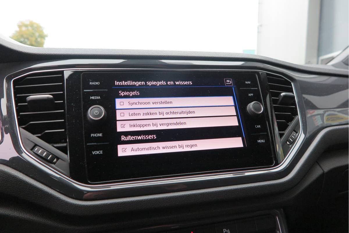 Volkswagen T-Roc Volkswagen T-Roc 1.5 TSI  150pk DSG Sport Business R-Line ,Led,Trekhaak ,Navi, Achteruitrijcamera, Virtual cockpit, DAB+ , PDC, LMV19″ ,Electr. achterklep, Carplay etc.