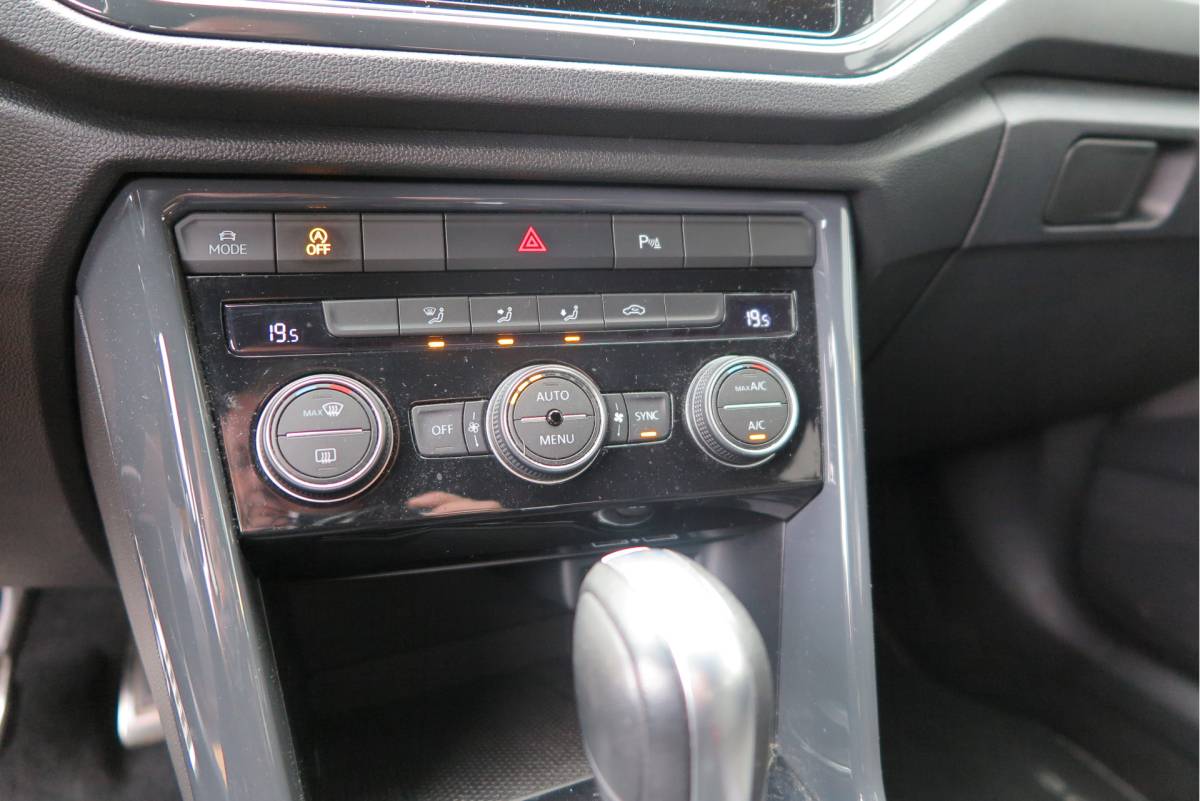 Volkswagen T-Roc Volkswagen T-Roc 1.5 TSI  150pk DSG Sport Business R-Line ,Led,Trekhaak ,Navi, Achteruitrijcamera, Virtual cockpit, DAB+ , PDC, LMV19″ ,Electr. achterklep, Carplay etc.