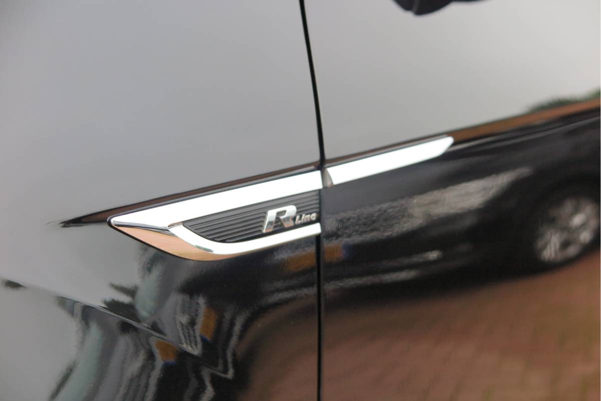 Volkswagen T-Roc Volkswagen T-Roc 1.5 TSI  150pk DSG Sport Business R-Line ,Led,Trekhaak ,Navi, Achteruitrijcamera, Virtual cockpit, DAB+ , PDC, LMV19″ ,Electr. achterklep, Carplay etc.