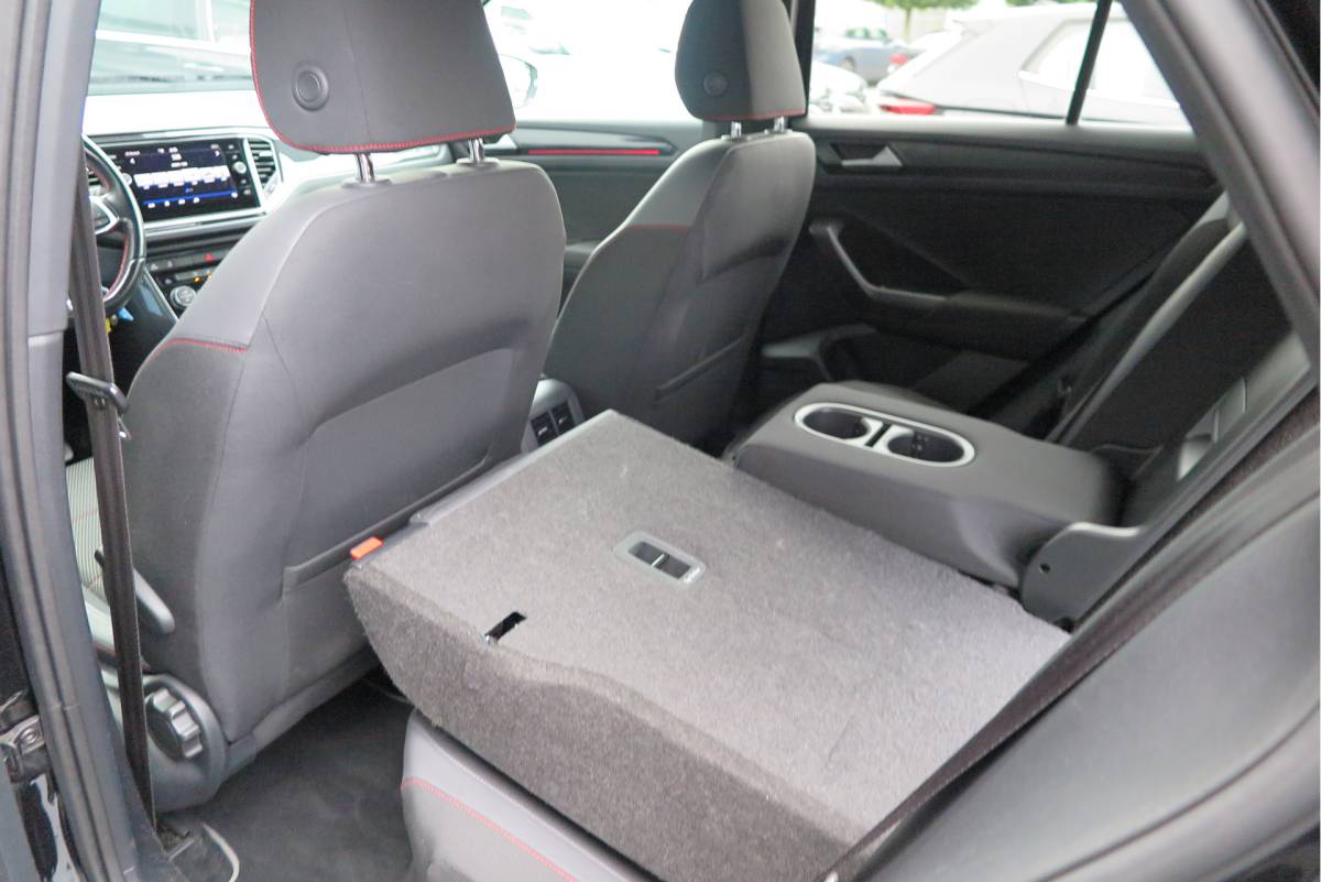 Volkswagen T-Roc Volkswagen T-Roc 1.5 TSI  150pk DSG Sport Business R-Line ,Led,Trekhaak ,Navi, Achteruitrijcamera, Virtual cockpit, DAB+ , PDC, LMV19″ ,Electr. achterklep, Carplay etc.
