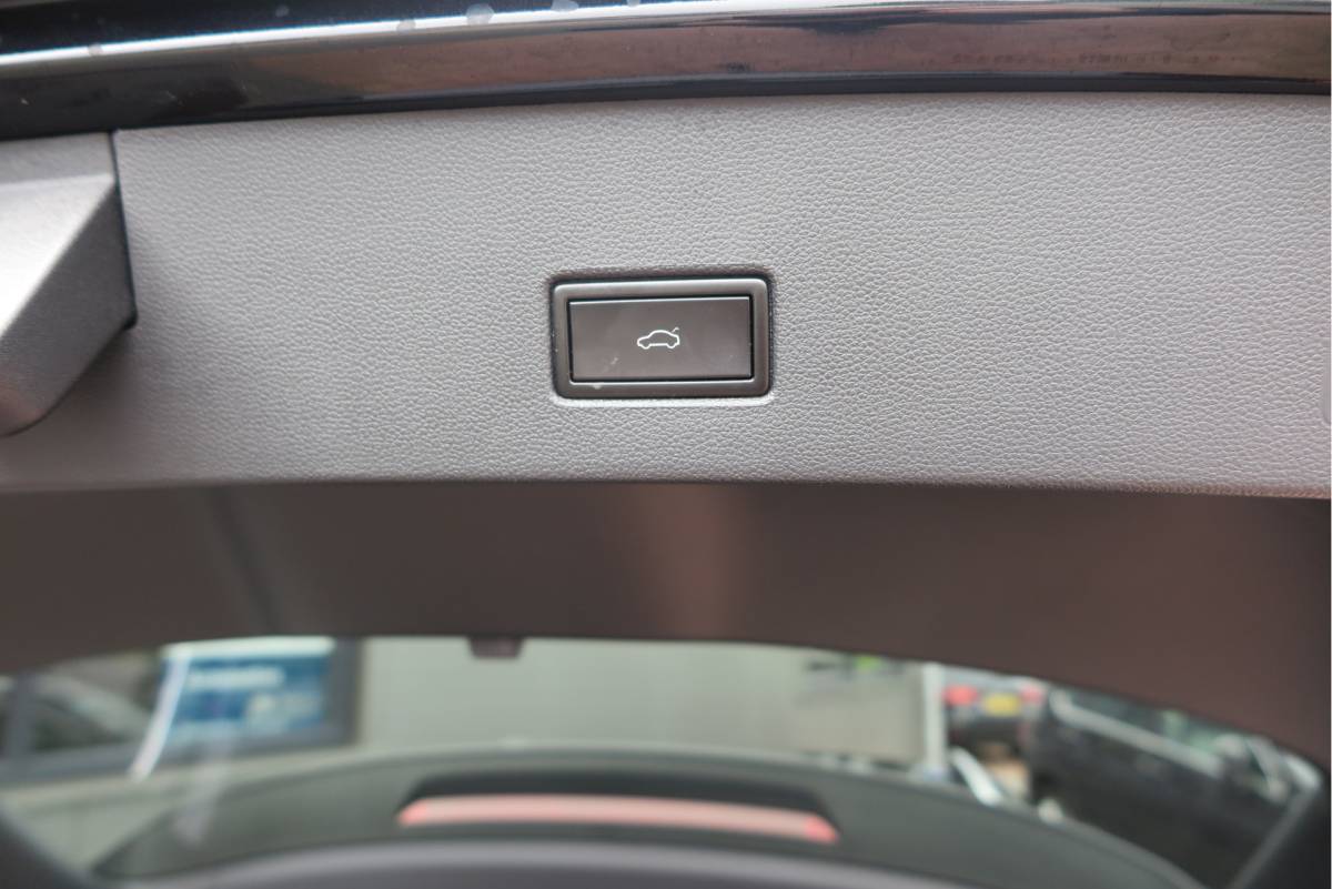Volkswagen T-Roc Volkswagen T-Roc 1.5 TSI  150pk DSG Sport Business R-Line ,Led,Trekhaak ,Navi, Achteruitrijcamera, Virtual cockpit, DAB+ , PDC, LMV19″ ,Electr. achterklep, Carplay etc.