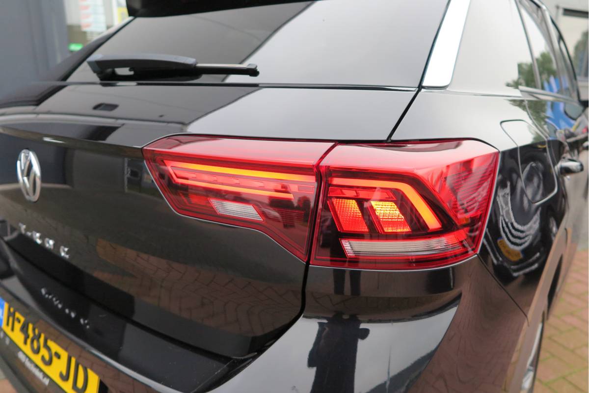 Volkswagen T-Roc Volkswagen T-Roc 1.5 TSI  150pk DSG Sport Business R-Line ,Led,Trekhaak ,Navi, Achteruitrijcamera, Virtual cockpit, DAB+ , PDC, LMV19″ ,Electr. achterklep, Carplay etc.