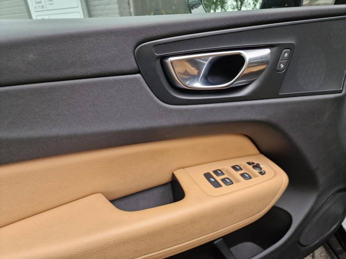 Volvo XC60 Volvo XC60 2.0 B5 251PK Inscription|Trekhaak|ACC|Clima|Carplay|Camera