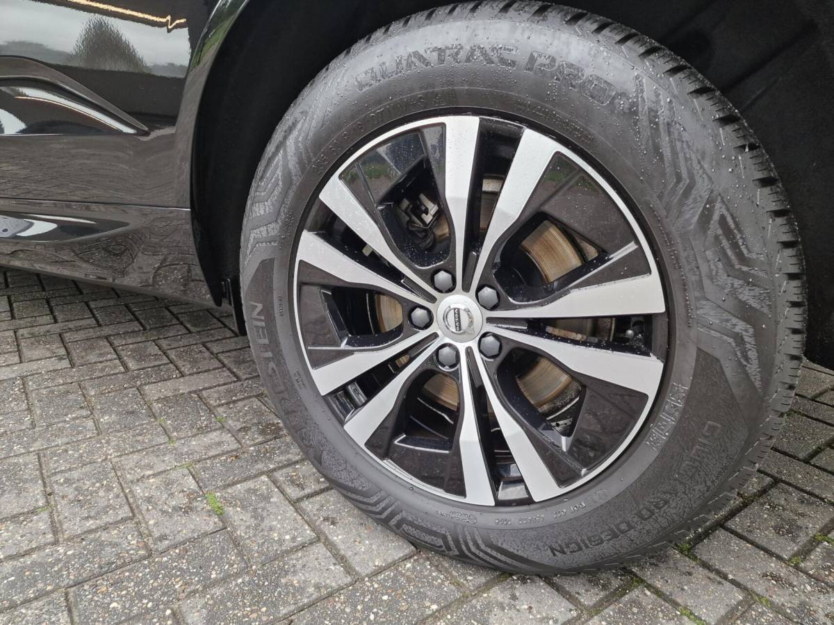 Volvo XC60 Volvo XC60 2.0 B5 251PK Inscription|Trekhaak|ACC|Clima|Carplay|Camera