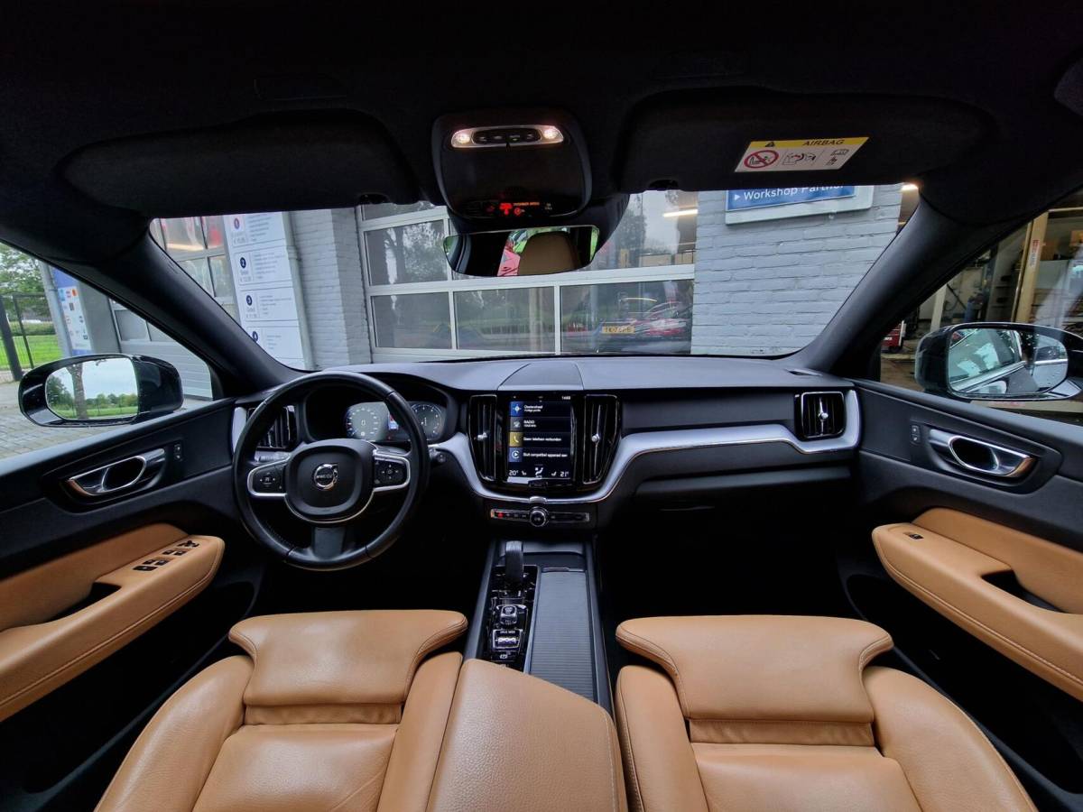 Volvo XC60 Volvo XC60 2.0 B5 251PK Inscription|Trekhaak|ACC|Clima|Carplay|Camera