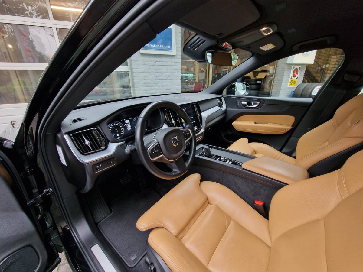 Volvo XC60 Volvo XC60 2.0 B5 251PK Inscription|Trekhaak|ACC|Clima|Carplay|Camera