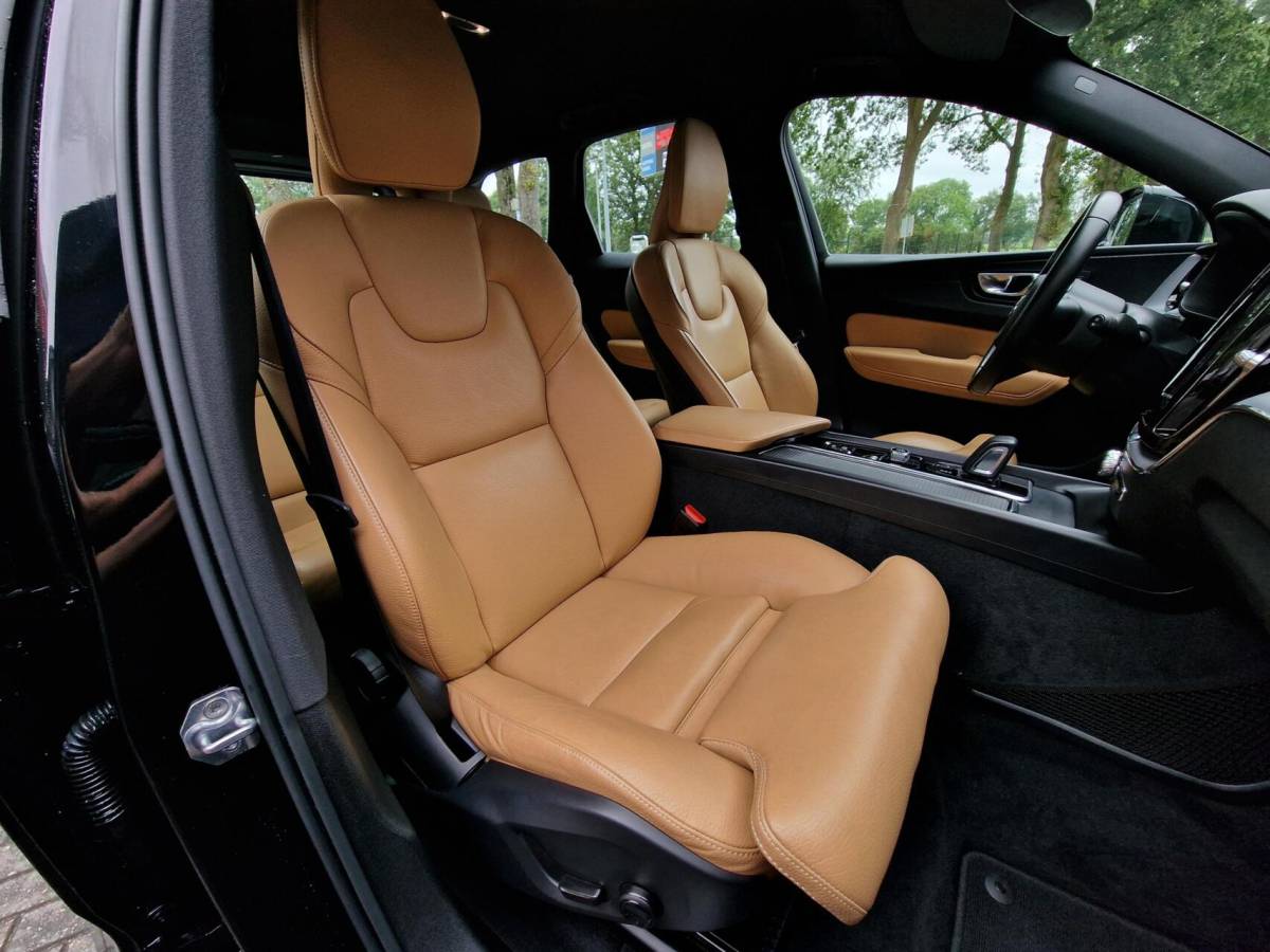 Volvo XC60 Volvo XC60 2.0 B5 251PK Inscription|Trekhaak|ACC|Clima|Carplay|Camera