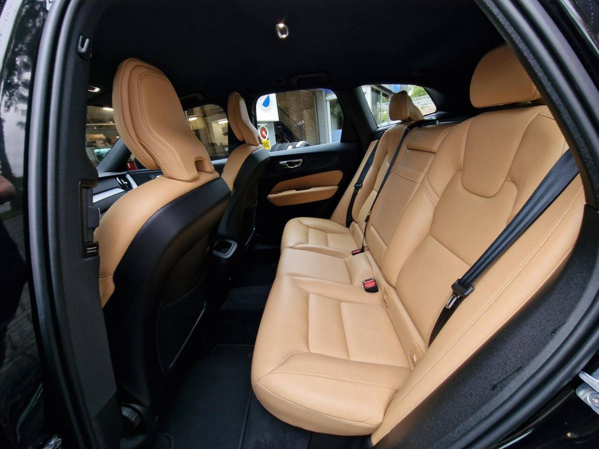 Volvo XC60 Volvo XC60 2.0 B5 251PK Inscription|Trekhaak|ACC|Clima|Carplay|Camera
