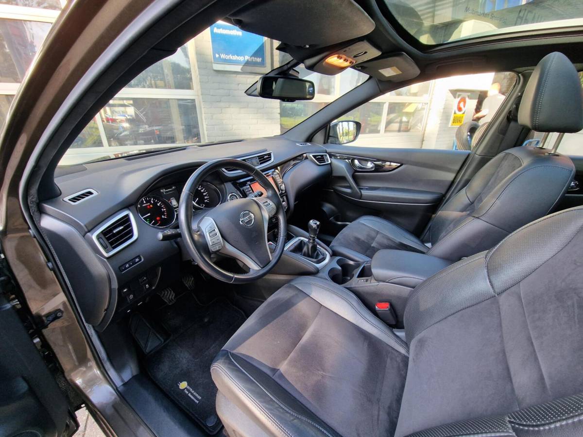 Nissan QASHQAI Nissan Qashqai 1.2 N-Vision|Pano|Trekhaak|Clima|360-Camera|62.996KM